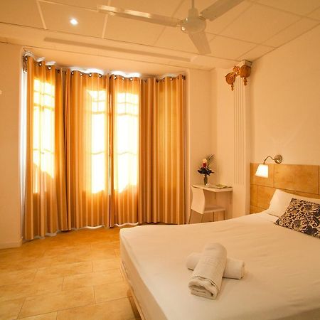 Hostal Martinval Barcelona Exterior foto