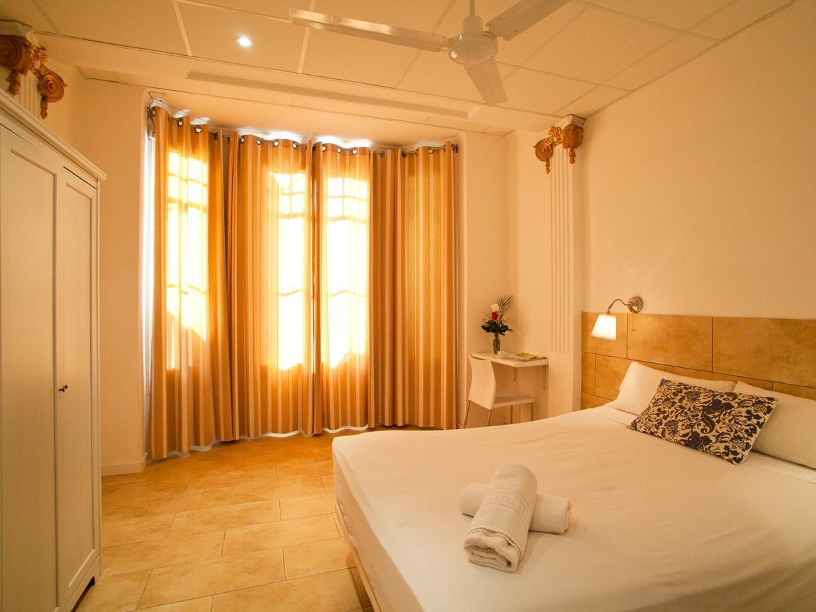 Hostal Martinval Barcelona Exterior foto